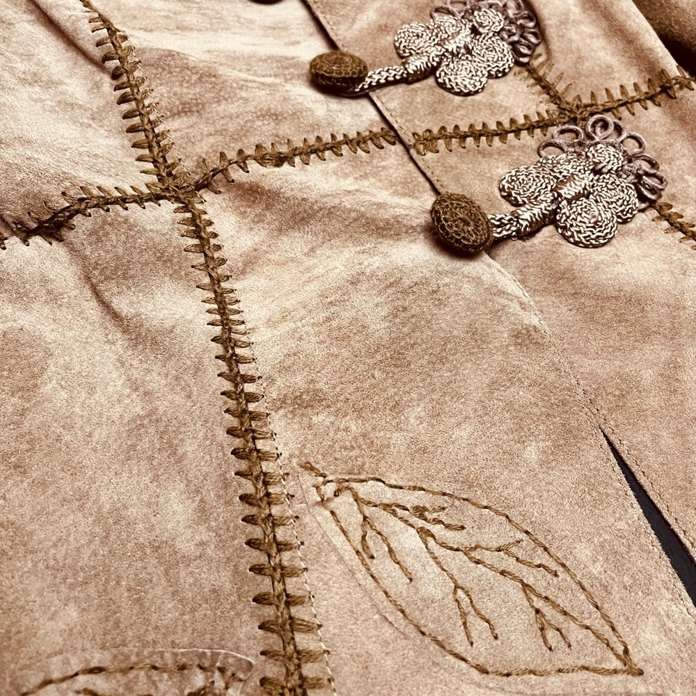 Women's Beige Suede Leather Jacket with Embroidered Detailing - Picture 11 of 15